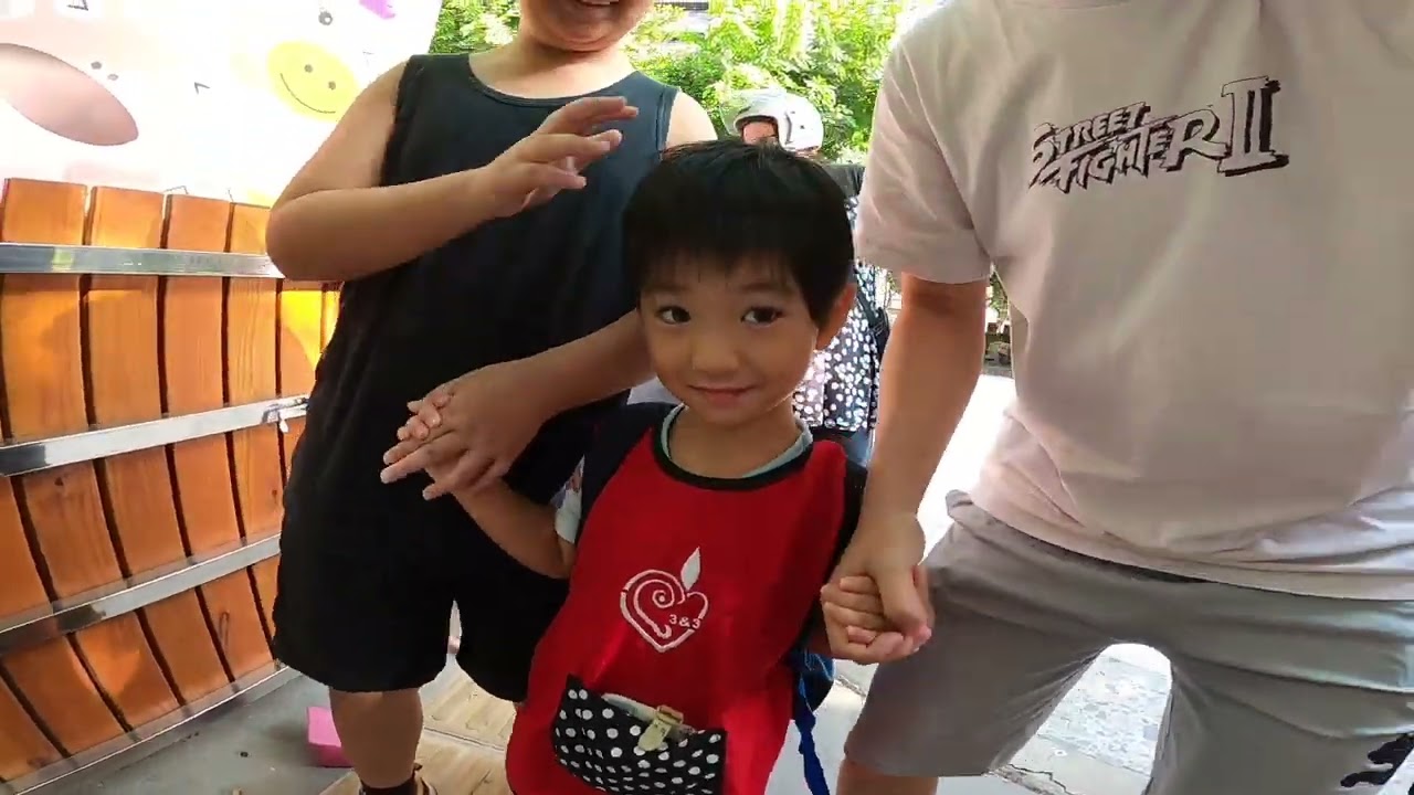 咚咚弟弟上幼兒園第三天，假日後門口好多小寶貝大哭｜咚3y7m17d 桐10y4m