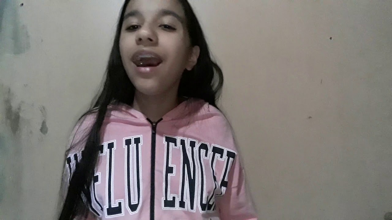 Maria luiza louvando ao senhor
