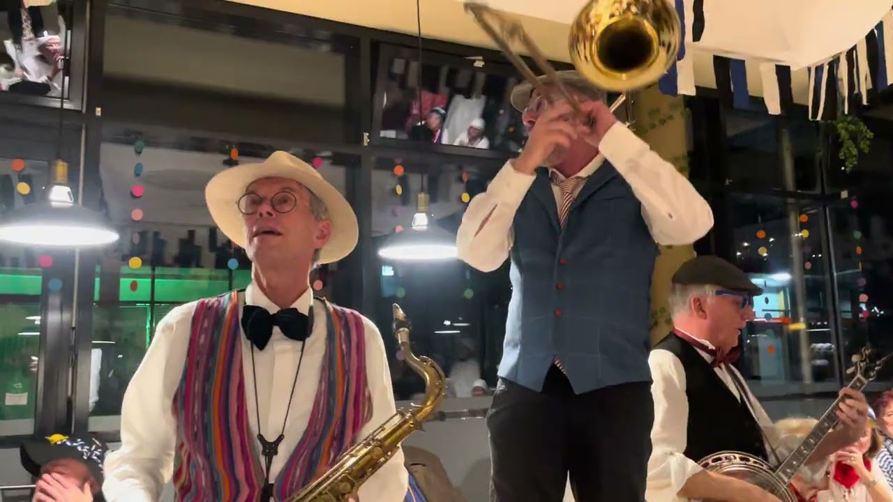 Bourbon Street Parade mit der Donau Valley Dixieland Band