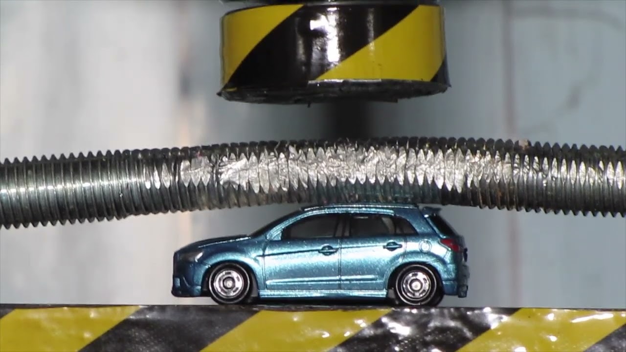 【TOMICA】Mitsubishi Motors『RVR』 with  Hydraulic press