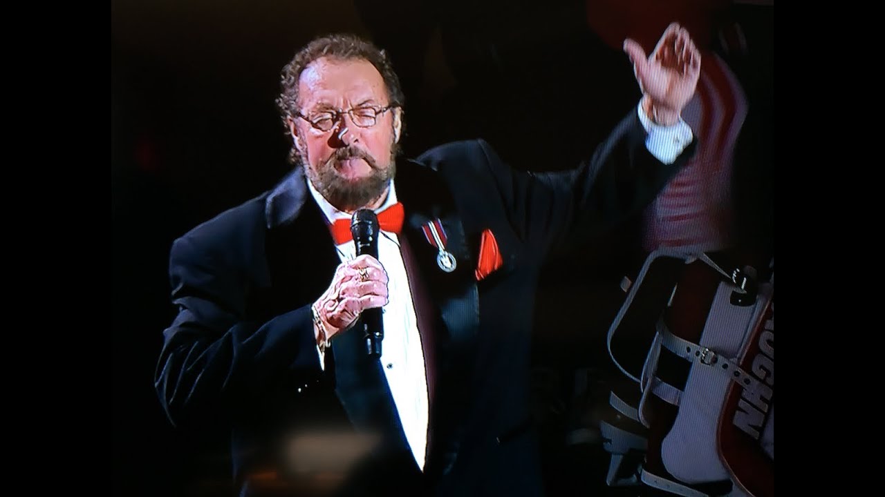 André Ouellet sings the national anthems
