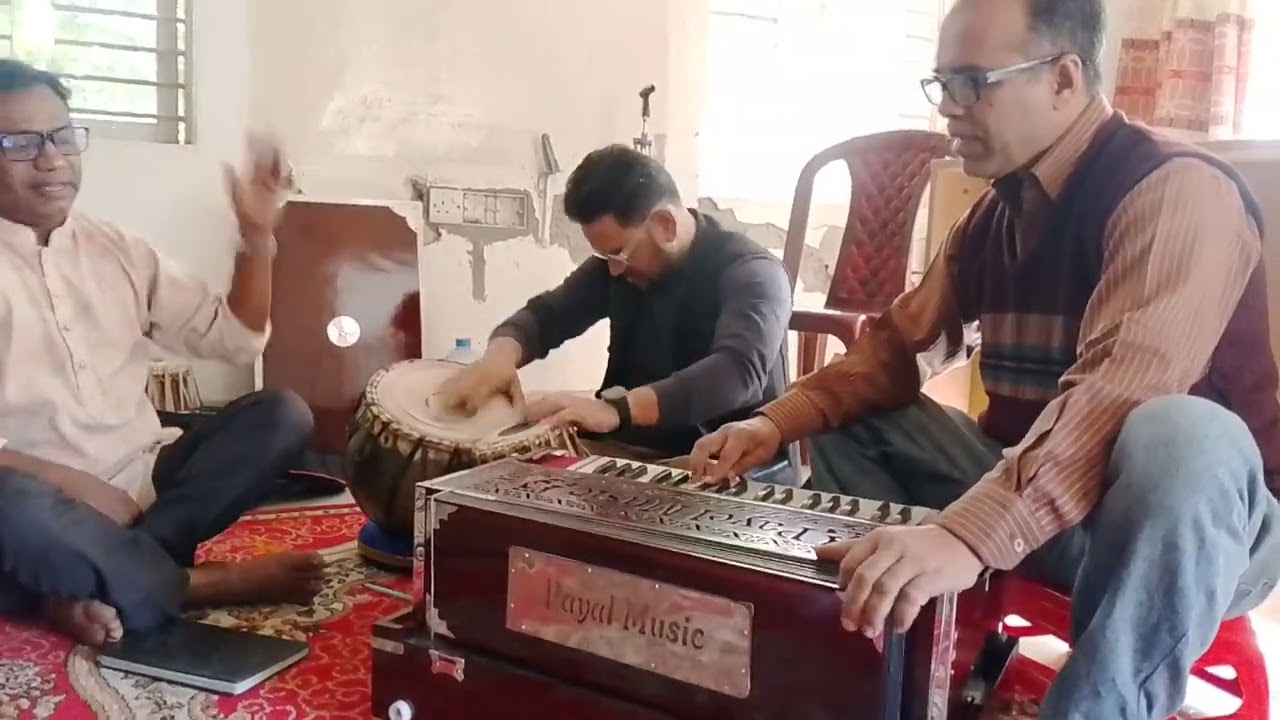 বন্ধুরে কয় পাব সখিগো। চেষ্টা করলাম- ত্রুটি মার্জনীয়। 