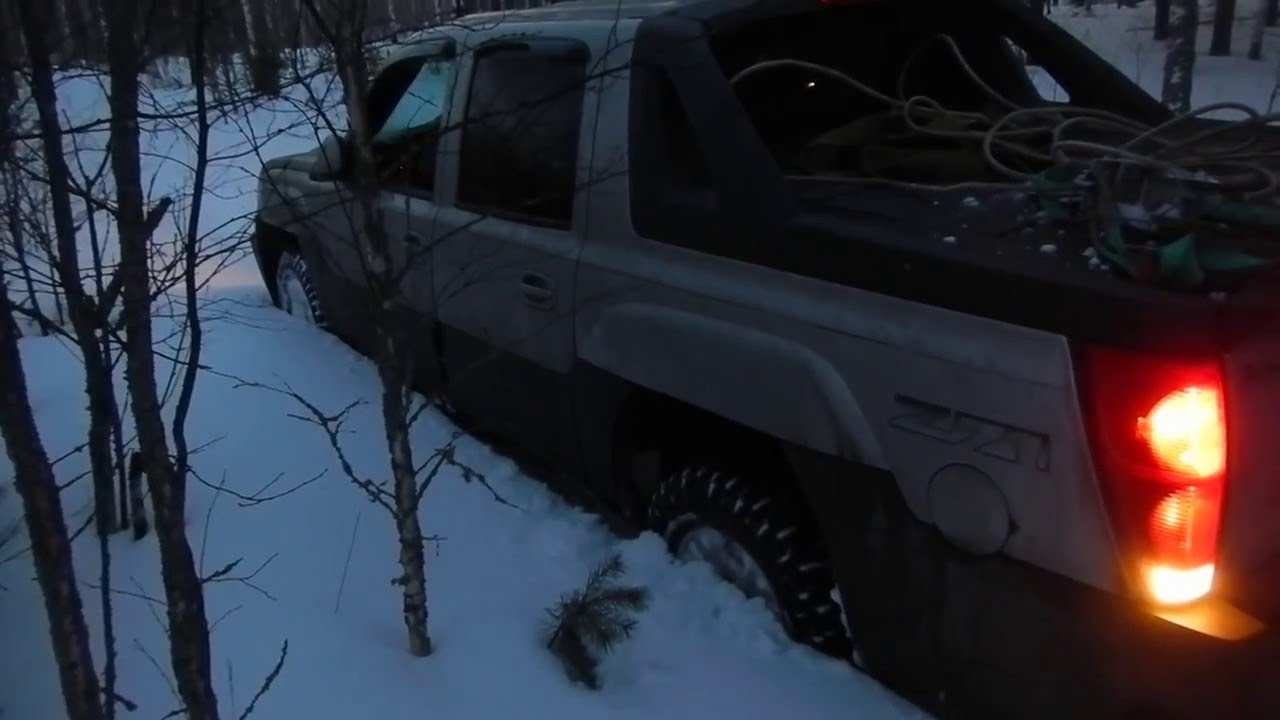 Chevy Avalanche and Volkswagen Amarok in snow