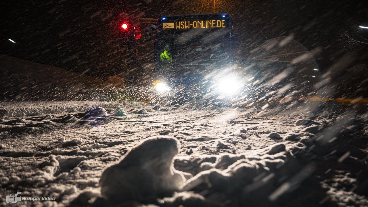 Heftiger Wintereinbruch und Schneechaos in Wuppertal [Nachtbilder] | 24.01.2021