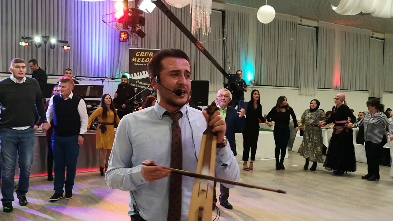 Alman Gelini böyle Horon Oynadı * Kemençeyi duyan Almanlar yerinde duramadı