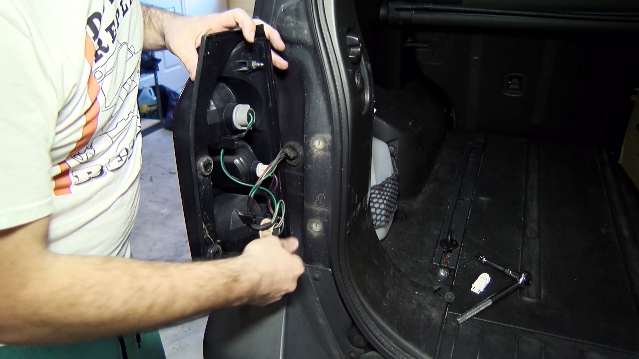 How to Replace The Taillights (and bulbs) on a Nissan Xterra