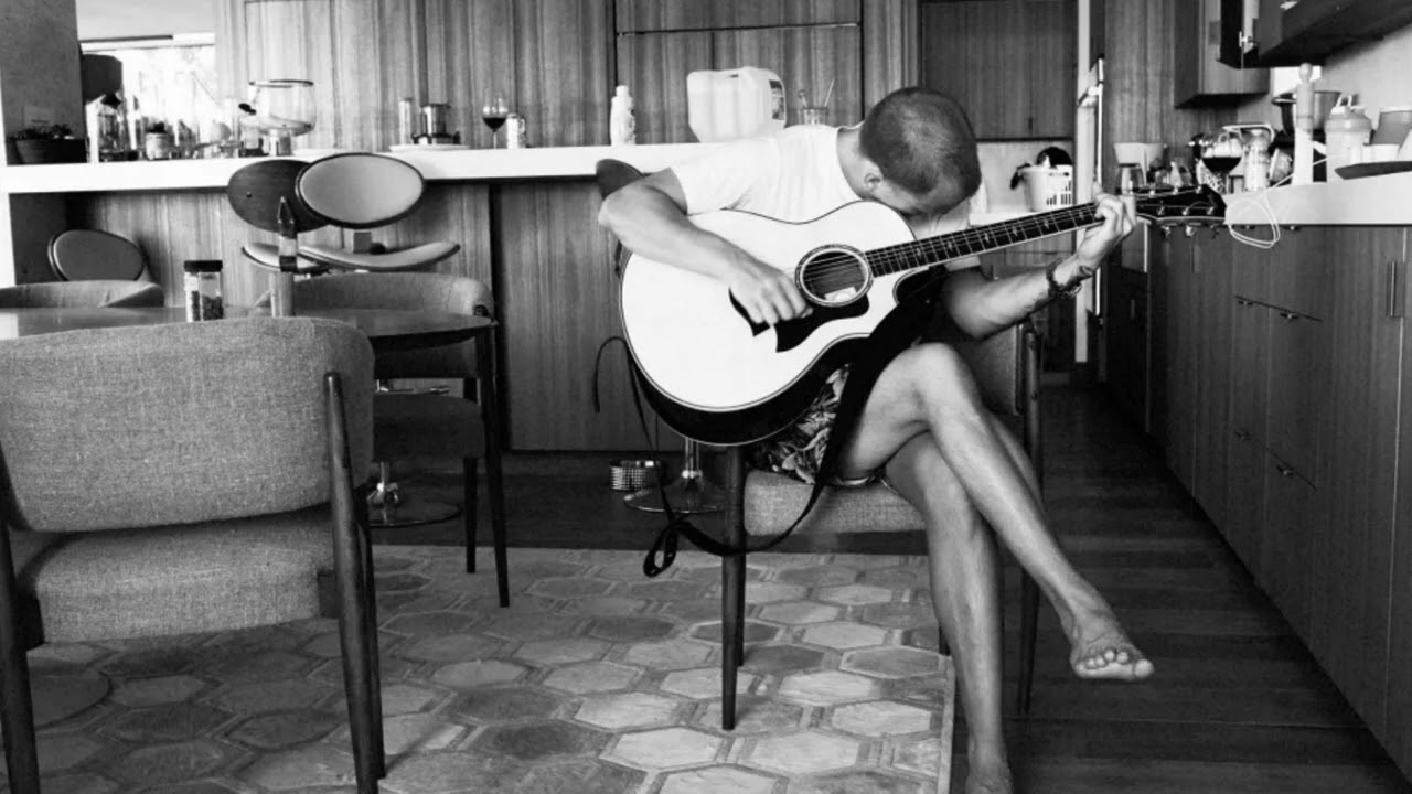 Avicii - Gotta Stand Up