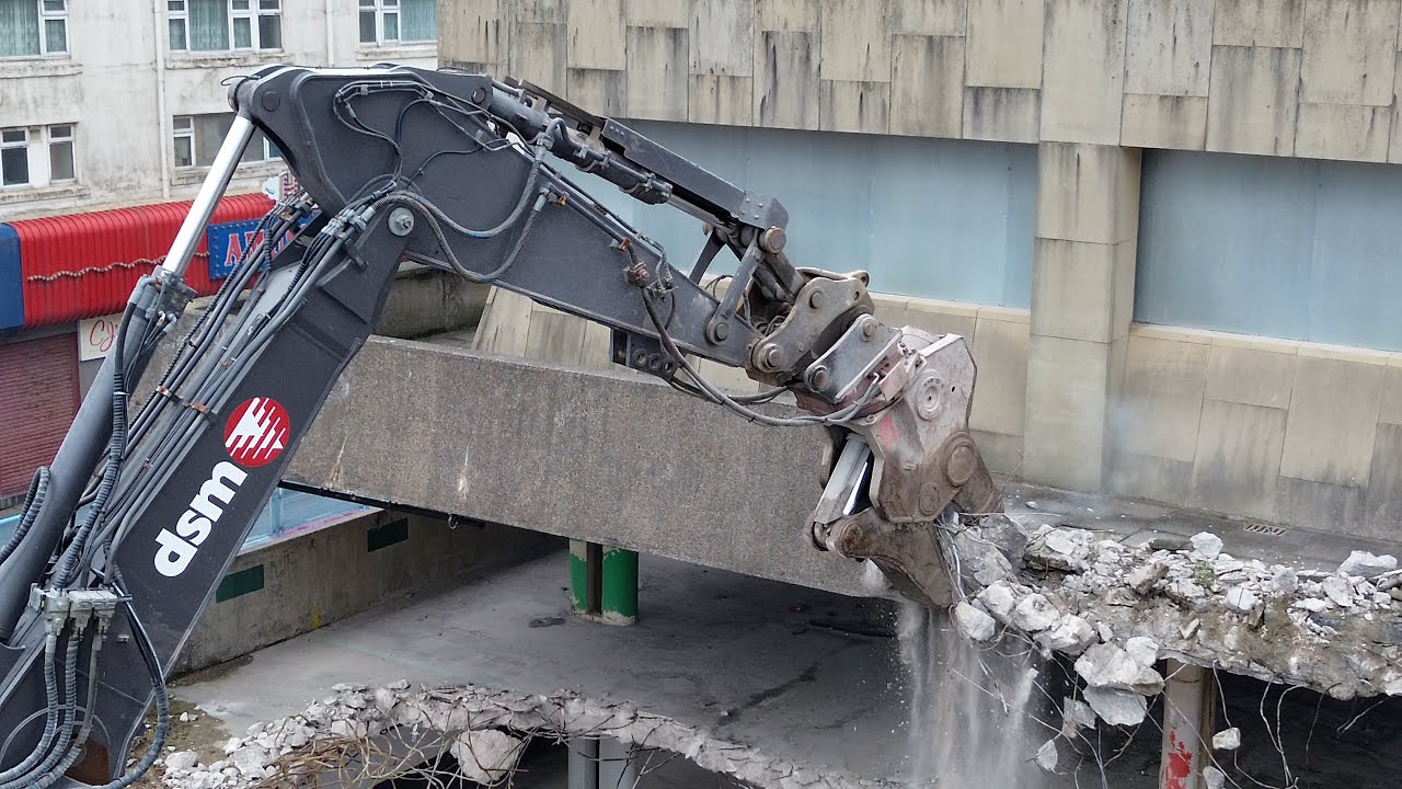 Close Up Action at Bonny Street Demolition 🧱🗼