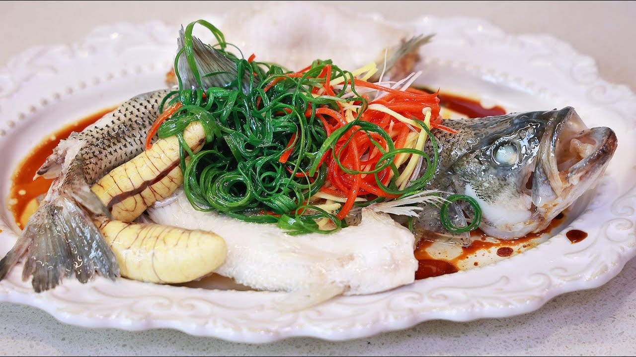 广东经典粤菜“油盐水浸鱼”，鱼肉嫩滑一点也不腥！「Steamed Fish in Oil and Salt Water」
