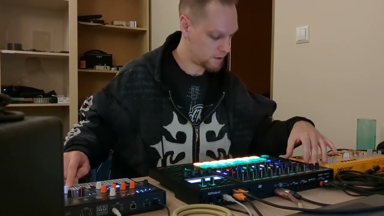 Psytrance with Roland MC 707, TD3 and Microfreak 