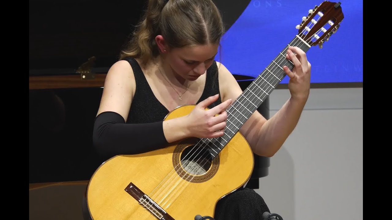Klara Grillenberger - Un Dia de Noviembre by Leo Brouwer