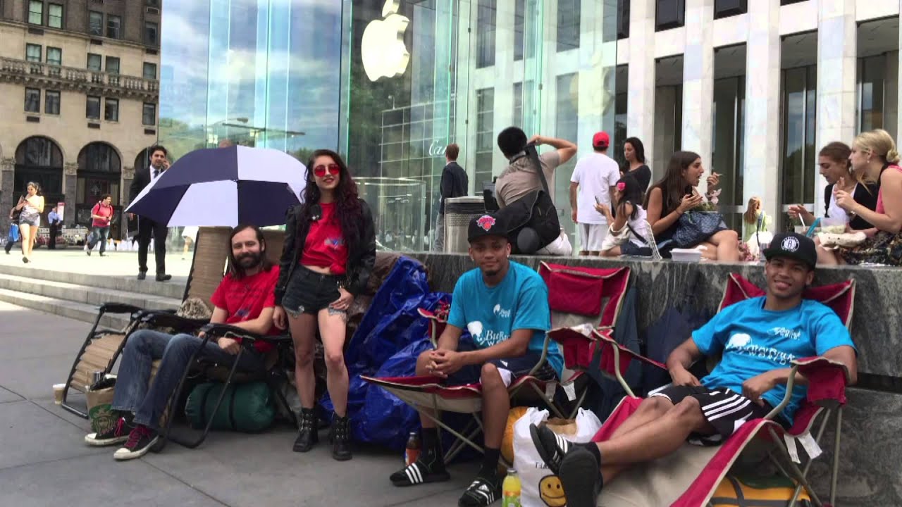 iPhone 6 Reveal Already Drawing Crowds | NBC News