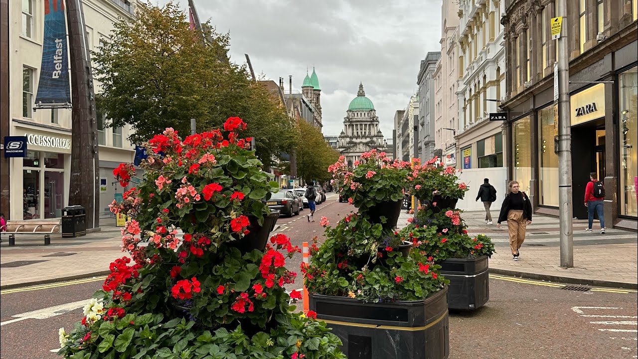 BELFAST, NORTHERN IRELAND. 4K LIVE WALKING CITY TOUR.