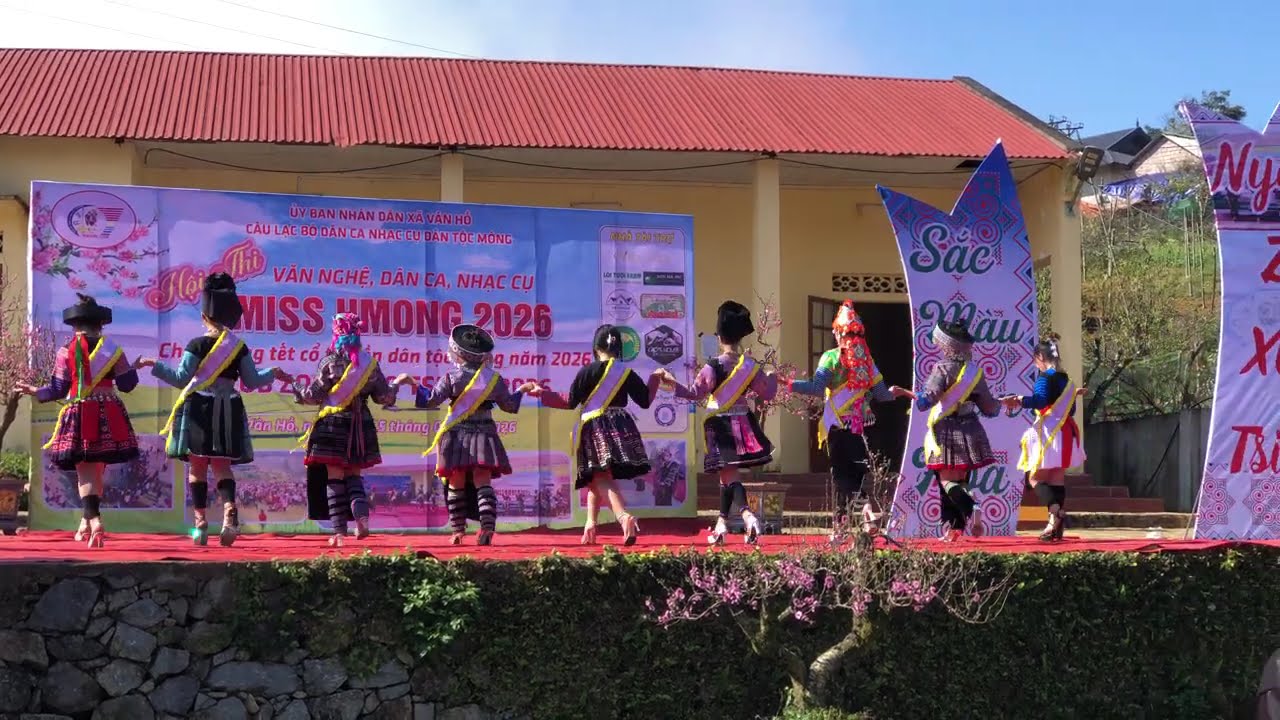 Sib Xeej Khaub Ncaw Hmoob ( Màng Trình Diễn Trăng Phục H’ hmong)