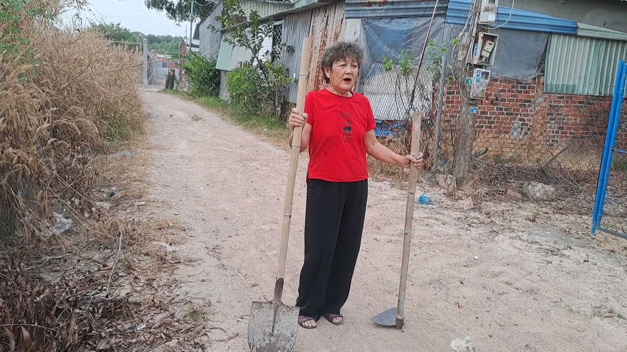 (30) Xúc cát và dọn rác