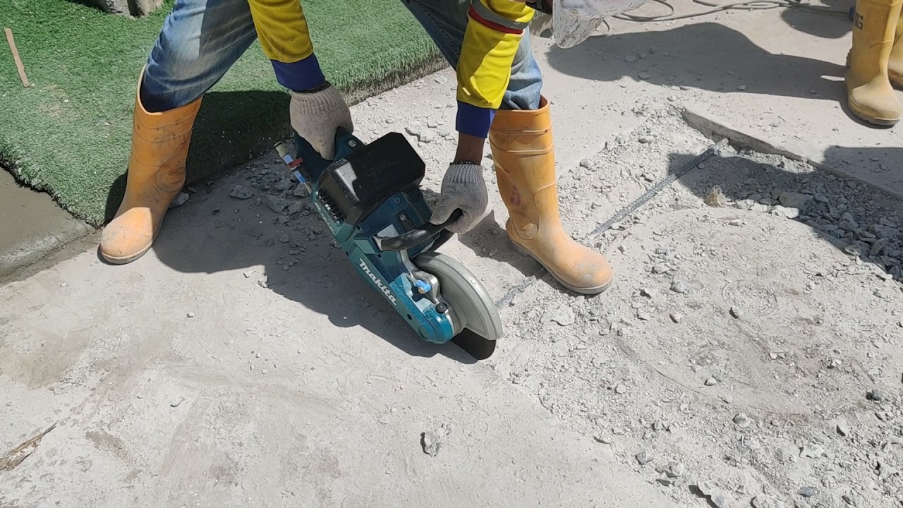 Demonstrate Makita DCE090 in Cutting Steel in Concrete - Makita DCE090