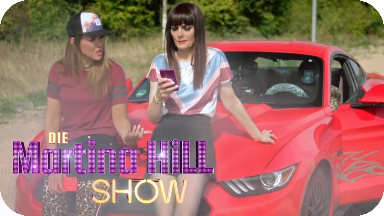 Rebecca & Larissa ON TOUR: Larissa am Steuer! | Die Martina Hill Show | SAT.1 TV