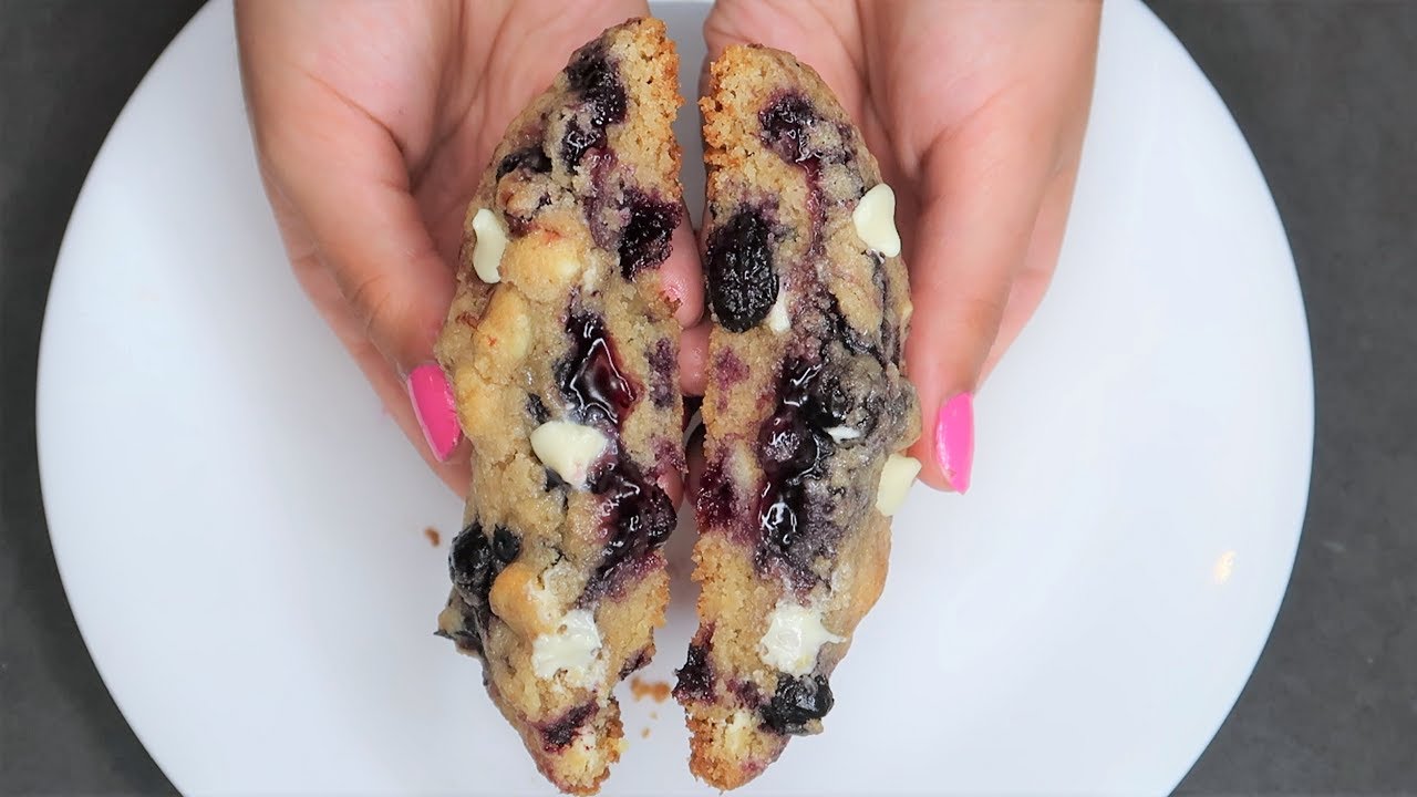 GIANT WHITE CHOCOLATE BLUEBERRY COOKIE! CHUNKY COOKIE EPISODE 7 | Frenchies Bakery