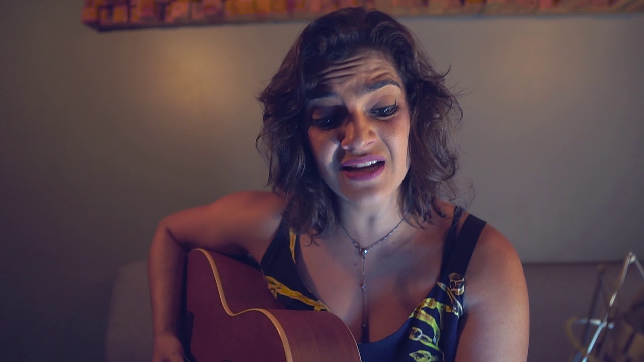 La vie en rose  – Edith Piaf (Larissa Vitorino acoustic cover)