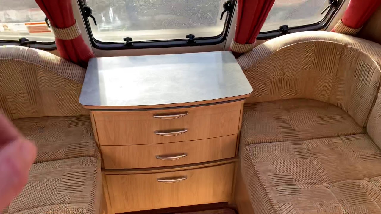 2007 Lunar Ultima 4 berth fixed bed caravan qualitycaravans.co.nz 0211281570