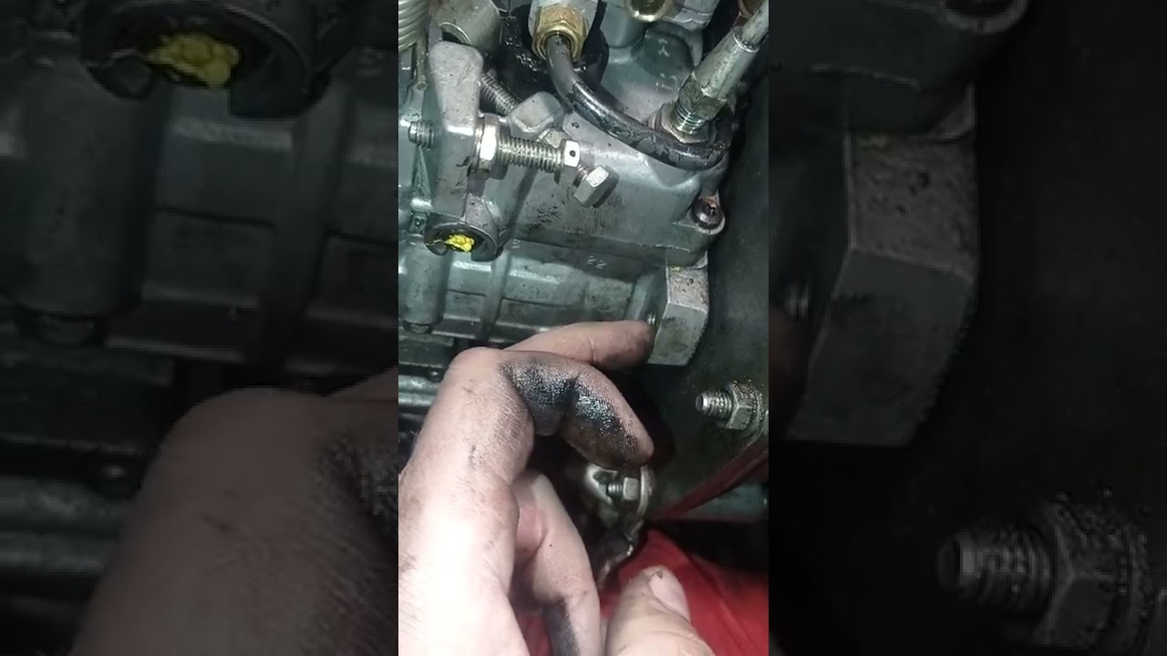 Снятие/демонтаж ТНВД Delphi с экскаватора-погрузчика Fiat Kobelco FB200
