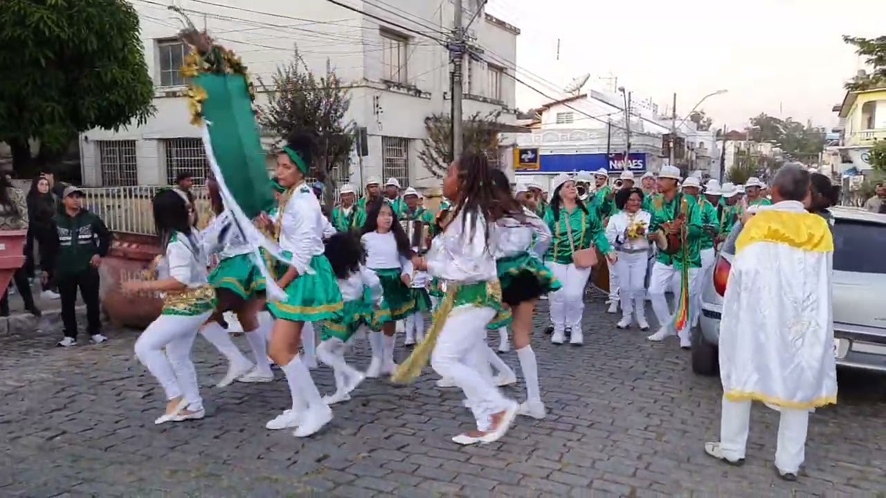 Oh Senhora Rainha vamos festejar.