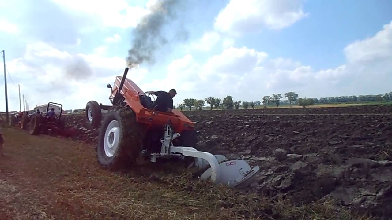 ARATURA DI TRATTORI D' EPOCA A RONCOFERRARO 20014