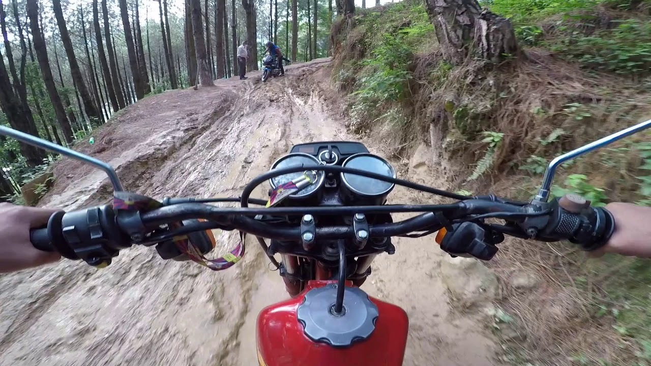 ROAMING NEARBY SWOYAMBHU KATHMANDU ON HONDA XL185