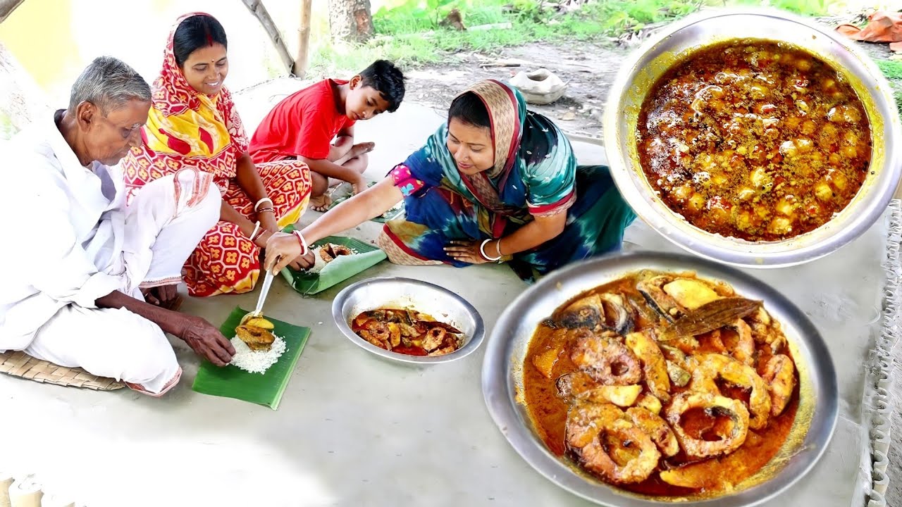 সম্পূর্ণ গ্রাম্যপদ্ধতিতে দেশি রুই মাছের ঝোল সাথে পাকা তেতুল দিয়ে কাঁকড়ার টক রান্না||village food