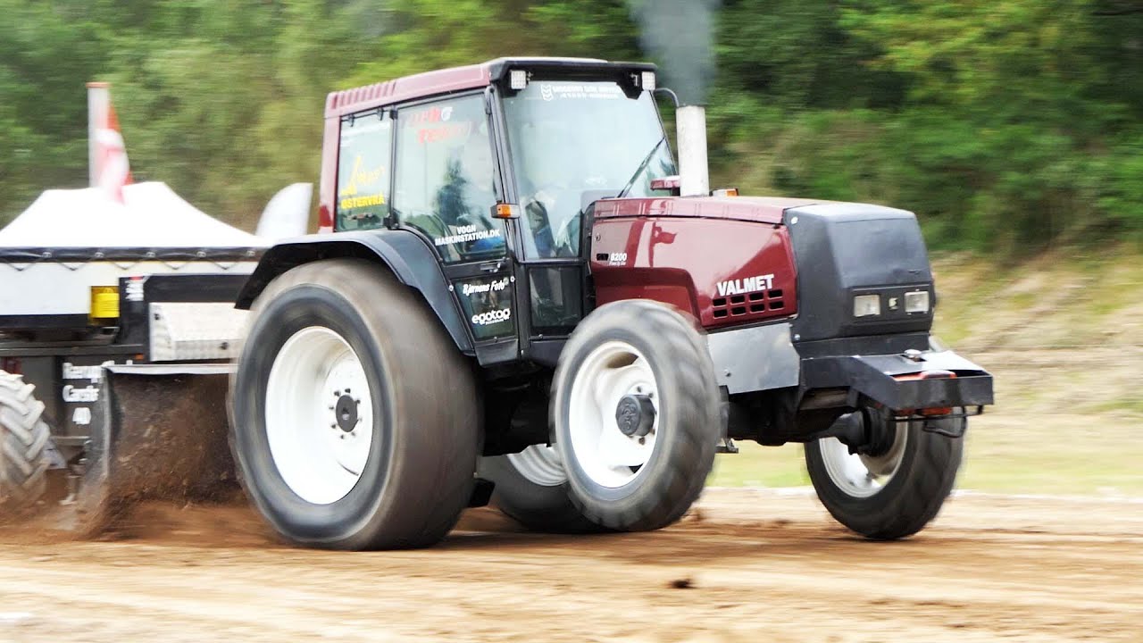 Valtra & Valmet 8100, 8200, 8950 & More tractors | Doing some good Tractor Pulling Action