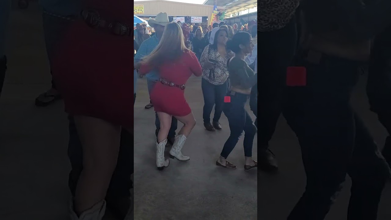gonzalo y estefany bailando juntos en la Pulga de Alamo