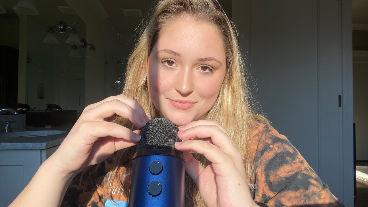 ASMR | WHISPER RAMBLE WITH MIC SCRATCHING