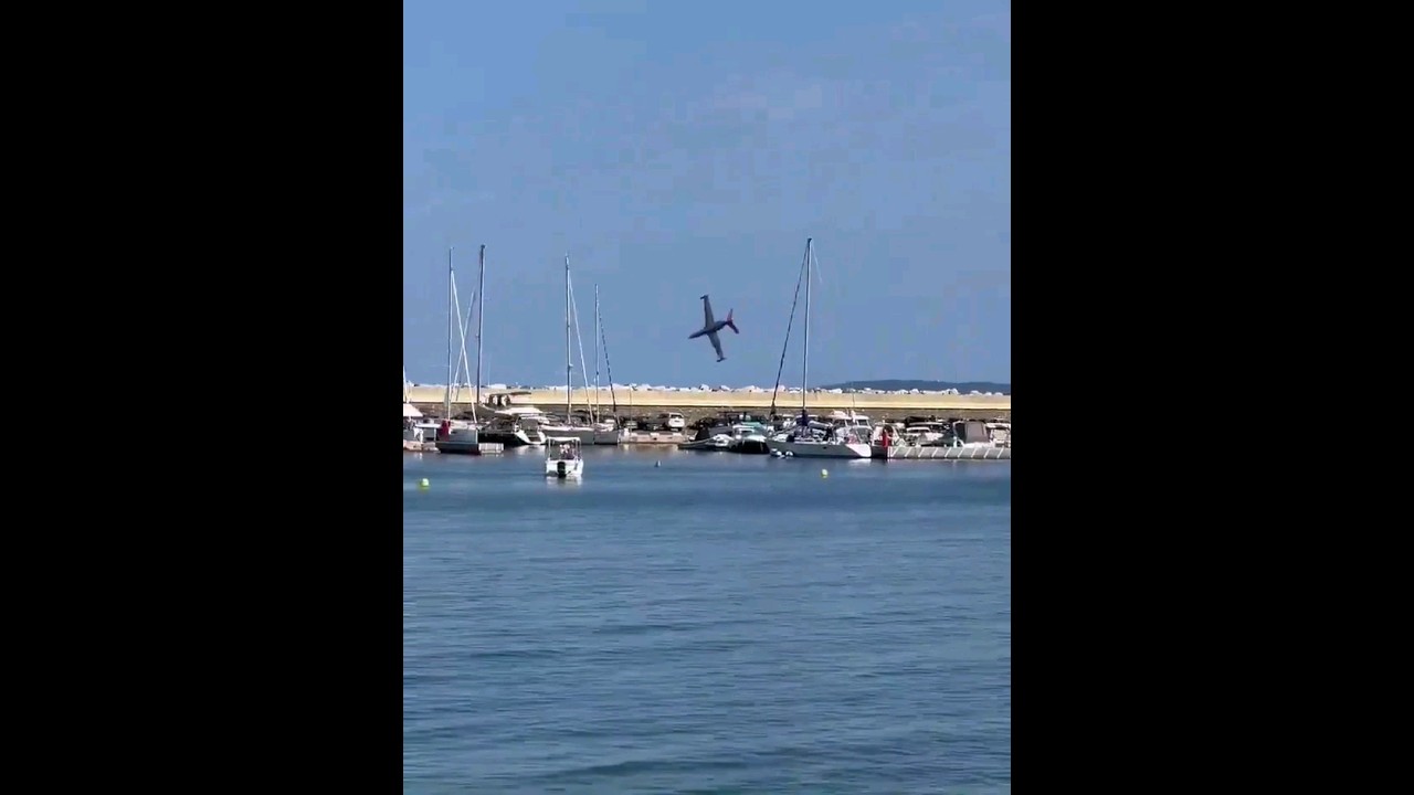 Airplane crash in France Fouga CM. 170 Magister crashed into the sea #airshow #planecrash