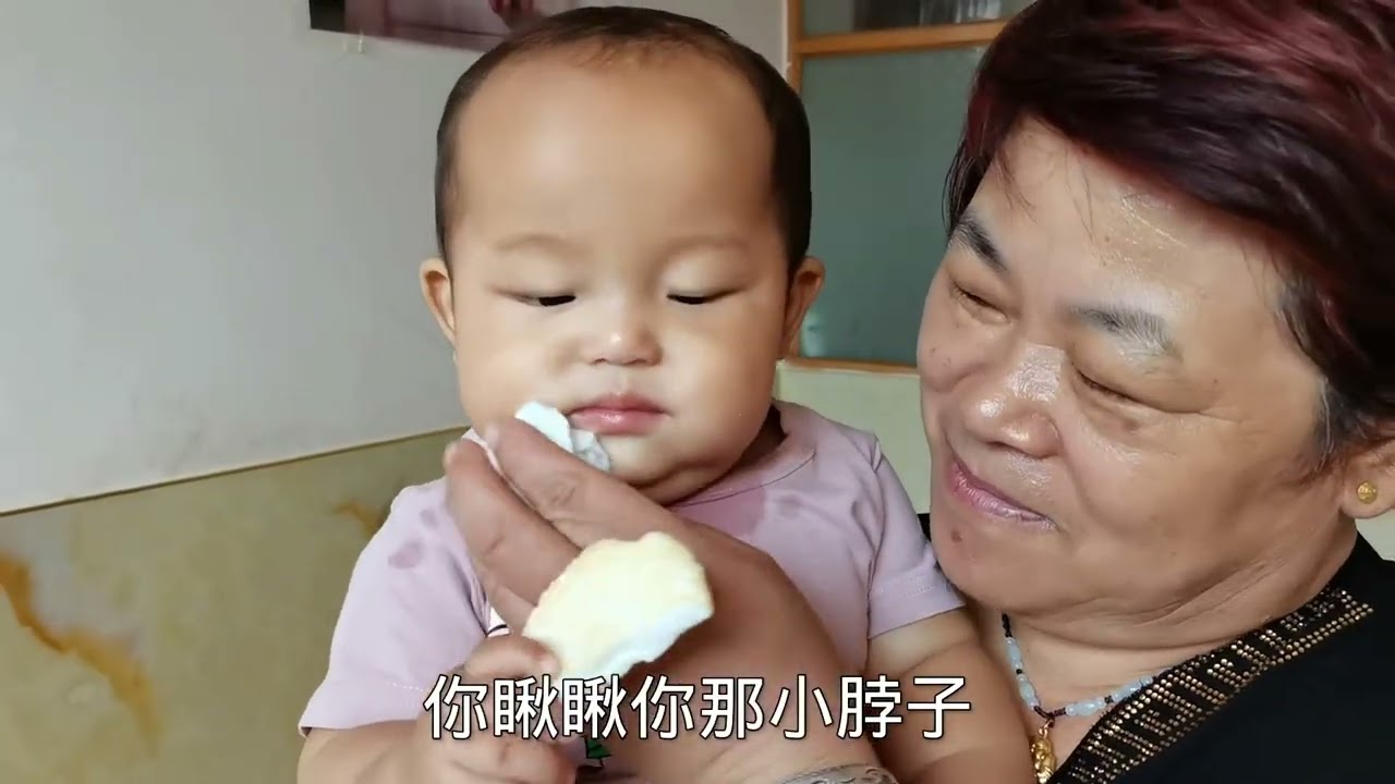 妈妈生仨女儿都出嫁了，她说越老越孤独，买好多东西去女儿家看看，来到三女儿家一片祥和，为啥到二女儿家就遭埋怨？