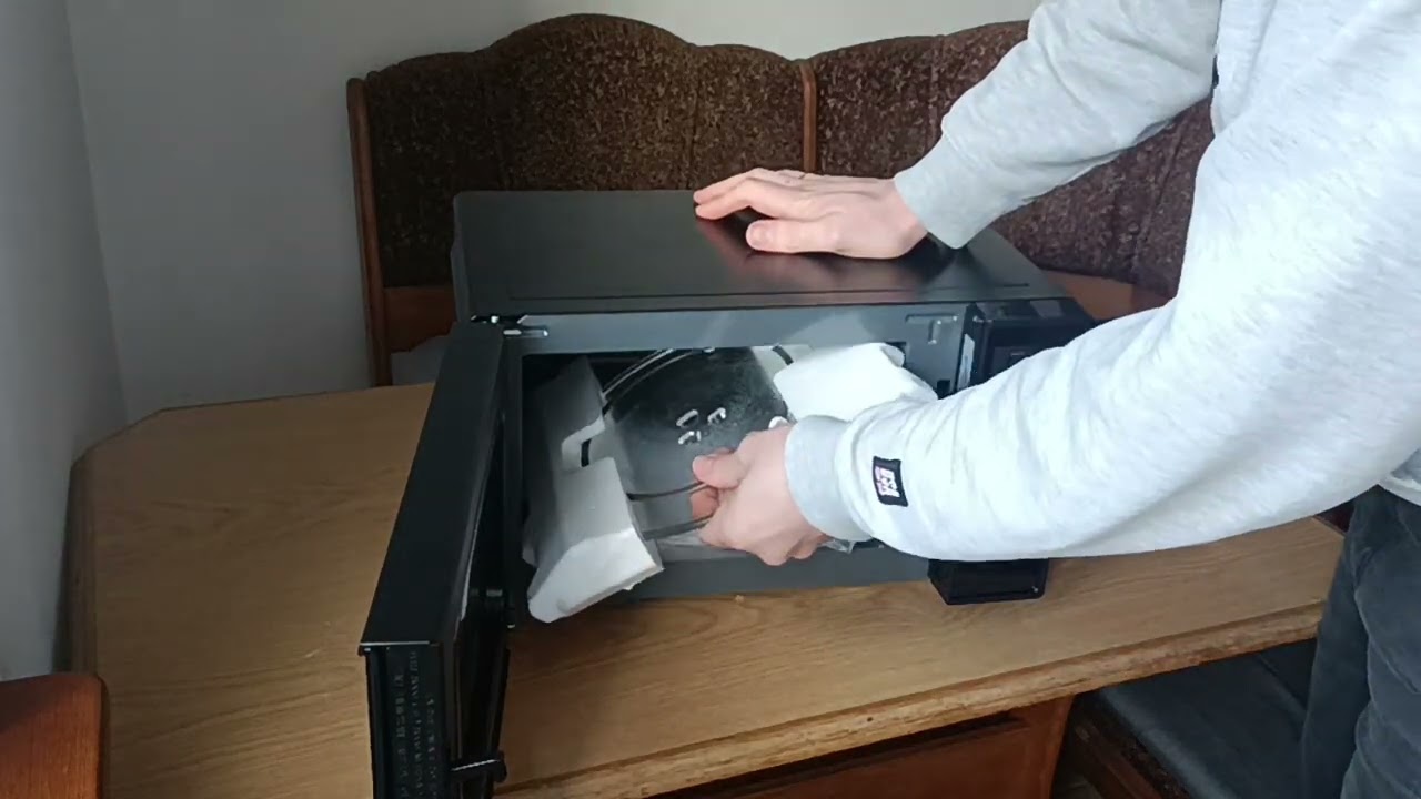 Розпаковка мікрохвильова піч Panasonic NN-ST25HBZUE з Rozetka