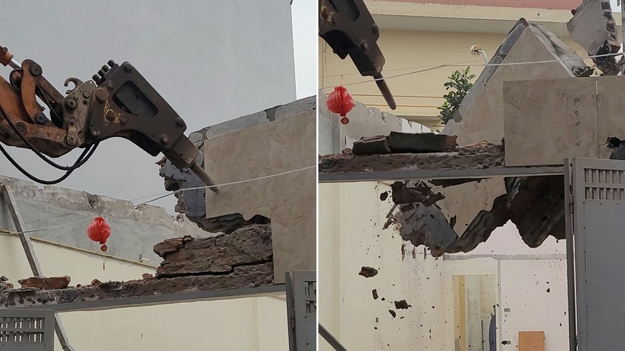Powerful Excavator Drill in Action Demolishing a House