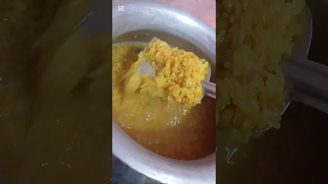 গরম গরম খিচুড়ি আর গরুর মাংস, জাস্ট অস্থির। 😋💛