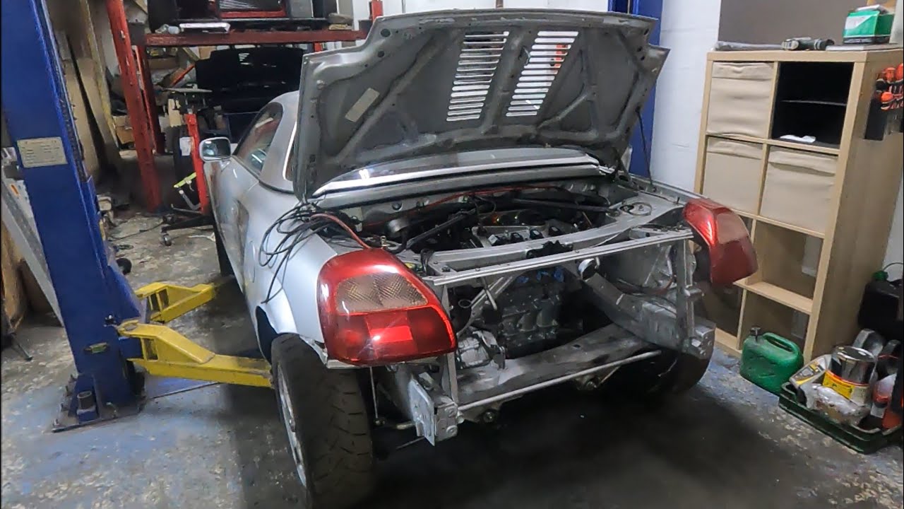 The new engine is in the car! Let's hope this £100 'forged' bottomend and modified N/A head works...