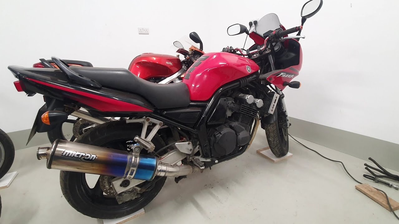 Замена масла на мотоцикле Yamaha FZS 600 2003 года выпуска - инструкция.