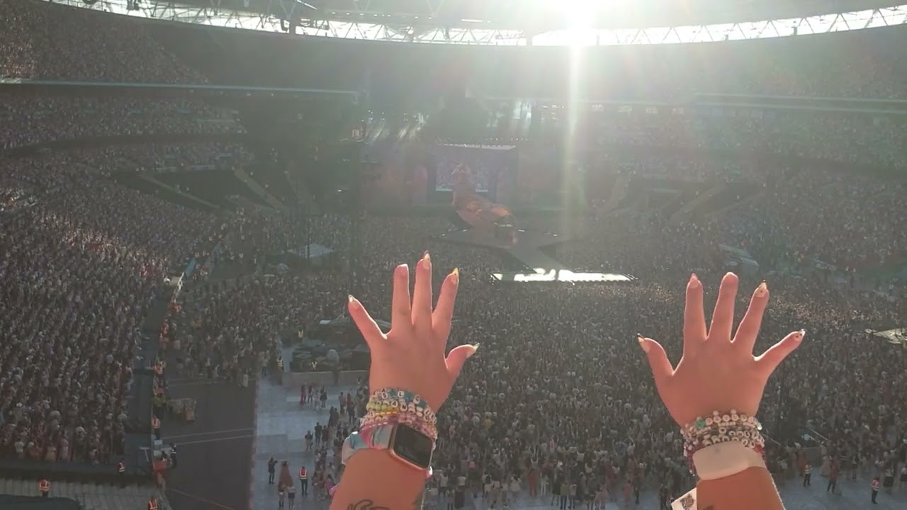 Taylor Swift - Lover Era opening • Wembley 