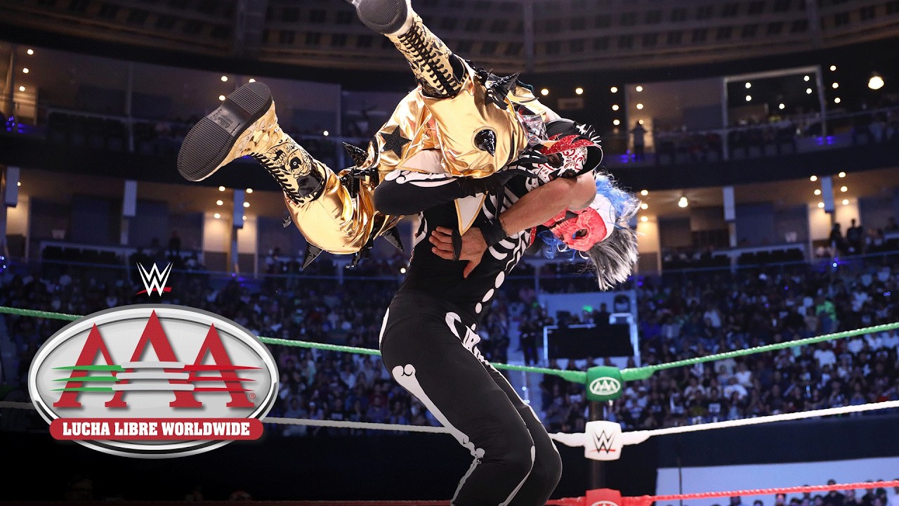 Mysterious assailant attacks Psycho Clown | La Parka def. Psycho Clown in tournament: AAA highlights