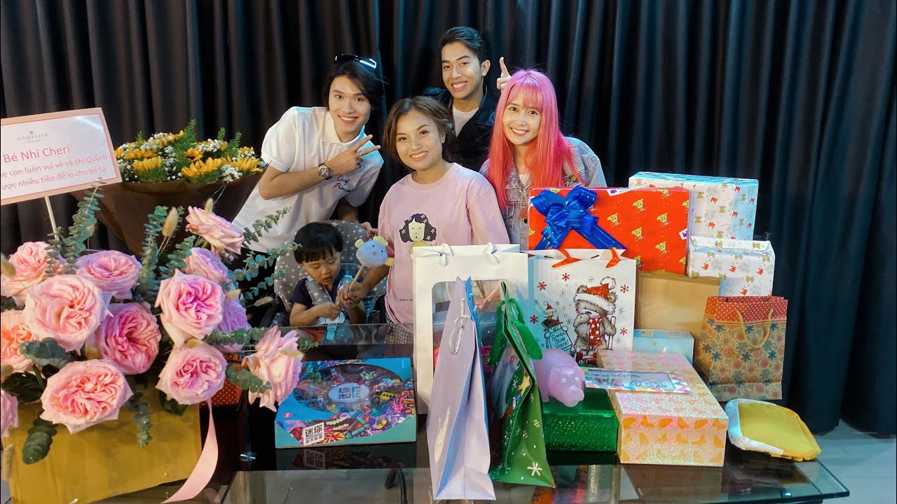 Cùng Quang Trung, Cris & Quỳnh Anh Đập Hộp Quà Khủng Của Những Người Thương Gửi Tặng #427