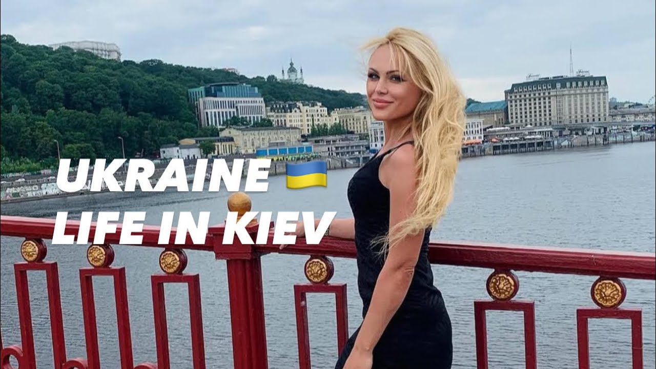 Ukraine 🇺🇦Life in Kiev. December 20, 2025. The Streets of Kiev, Ukraine. Streets Scenes.
