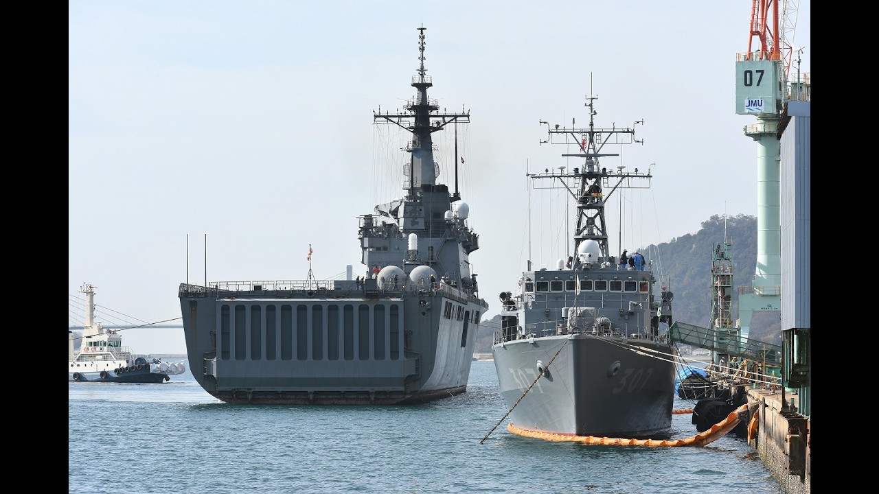 輸送艦「くにさき」接岸　令和8年2月24日