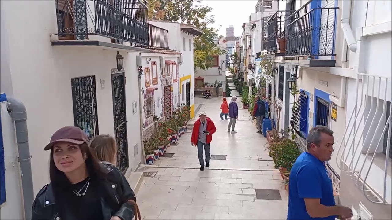 Alicante - spacer po mieście grudzień 2025 - wędrówki u podnóża zamku i nie tylko, urocze uliczki