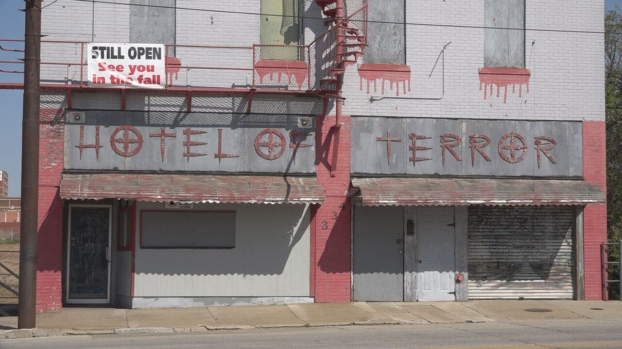 Hotel of Terror owner turns in petitions to Springfield city clerk