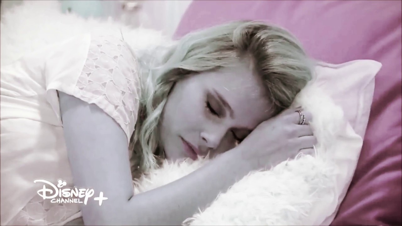 ▶ Ámbar Smith - So Cold.