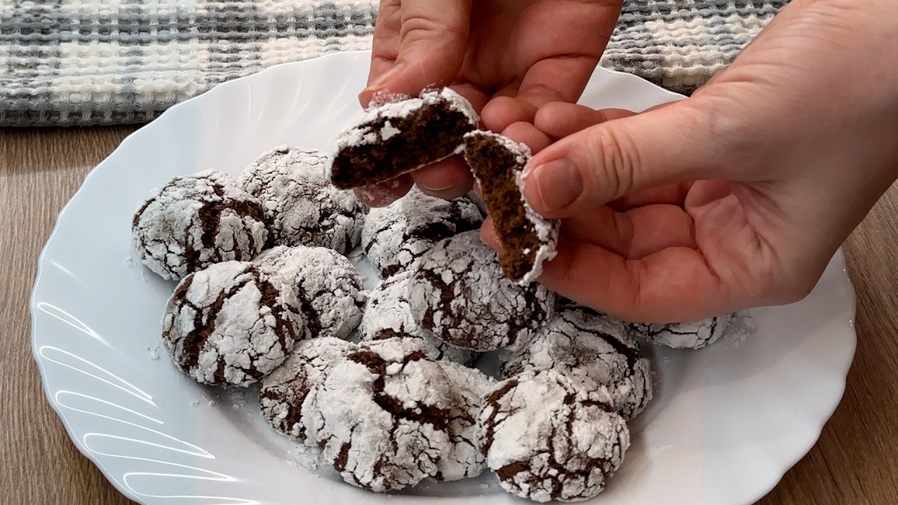 Chocolate Crinkle Cookies