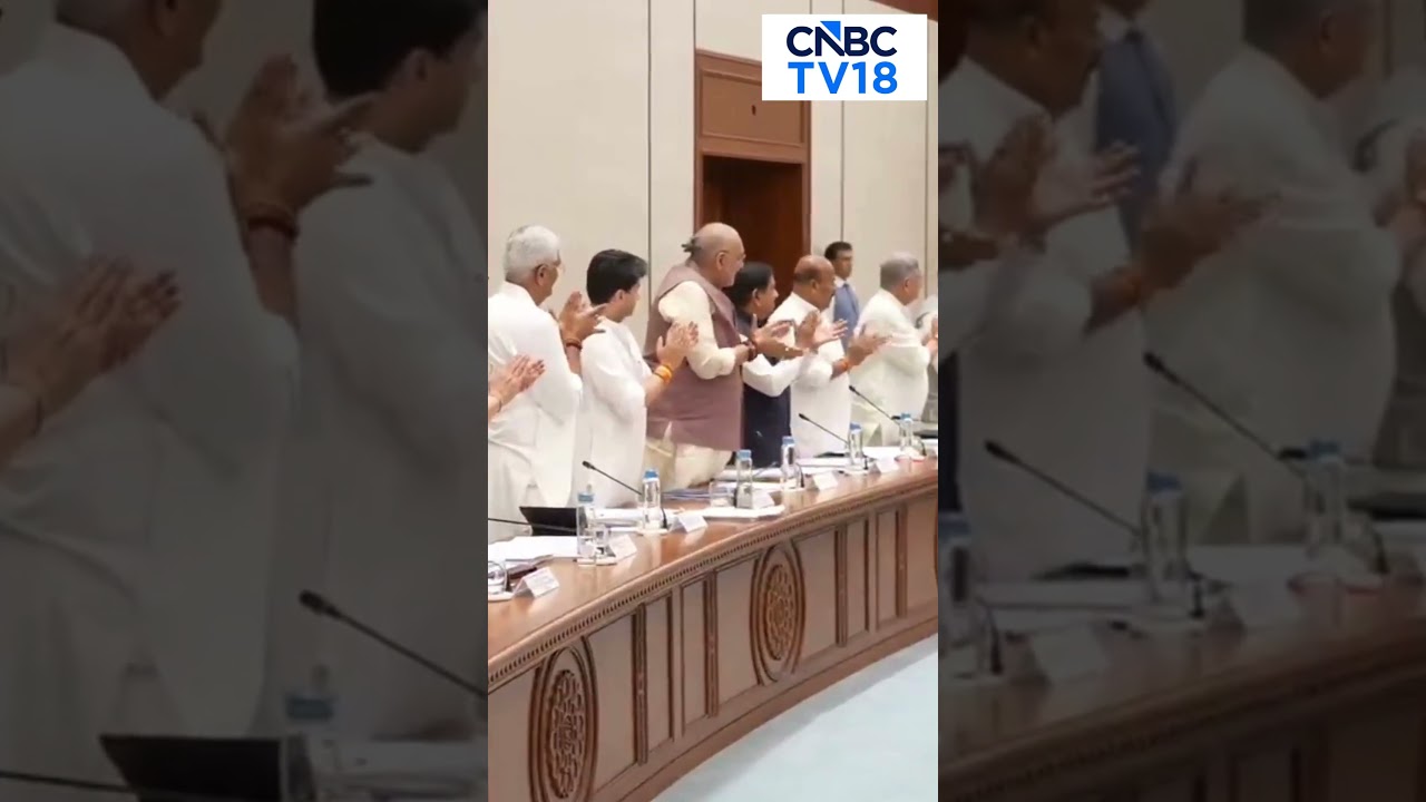 Cabinet Applauds PM Modi as Longest-Serving Elected PM in Consecutive Terms | N18S