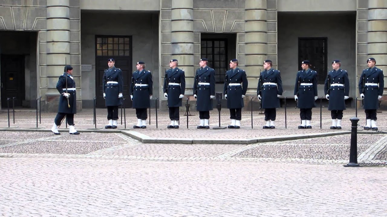 Vaktavlösning Stockholms slott.